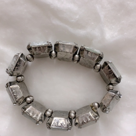 🦋3/$33🦋 Large Crystal bracelet - Picture 3 of 3